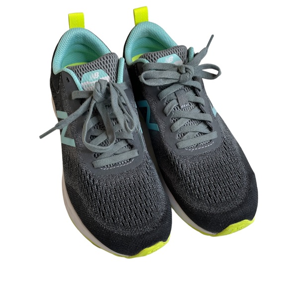 New Balance Shoes - Like New!! New Balance Tennis Shoes—8